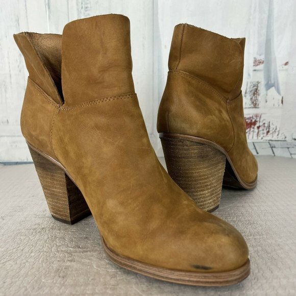 Vince Camuto Shoes - Vince Camuto Helyn Nubuck Leather Ankle Booties